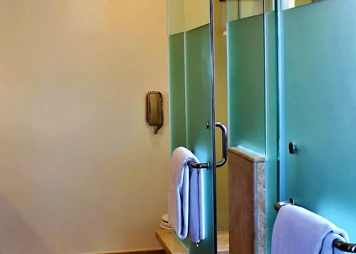 Pensión 2 Bedroom Executive Suite. In The Heart Of Cabo! *