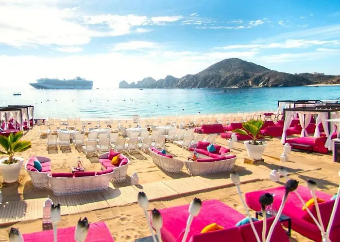 2 Bedroom Executive Suite. In The Heart Of Cabo! Pensión Cabo San Lucas